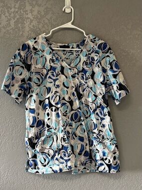 [172] Women's Blue Multi-Color Printed Short Sleeve Scrub Top
